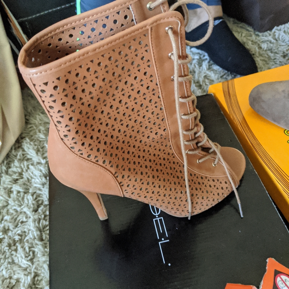 Shoes - Picture 3 of 3